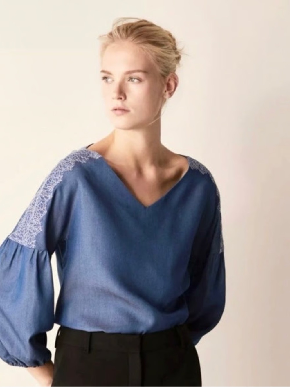 Very Elegant Women's Blue V-Neck Embroidered light denim Top- like New!